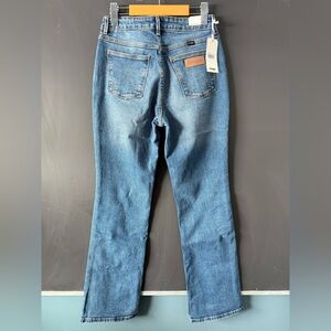 NEW* Wrangler Women's Classic Blue Boot Cut Jeans